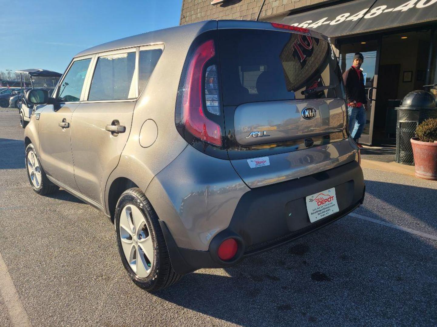 2016 GRAY KIA SOUL BASE (KNDJN2A2XG7) with an 1.6L engine, 6-Speed Manual transmission, located at 13640 E Wade Hampton Blvd, Greer, SC, 29651, (864) 848-4040, 34.950825, -82.197464 - Photo#4