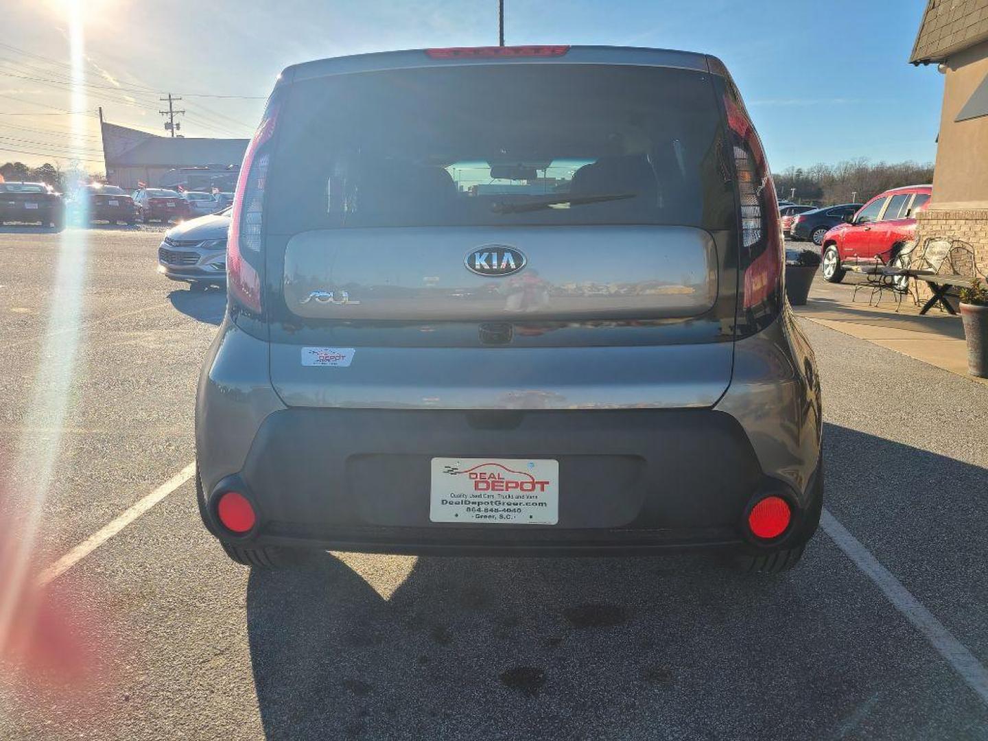 2016 GRAY KIA SOUL BASE (KNDJN2A2XG7) with an 1.6L engine, 6-Speed Manual transmission, located at 13640 E Wade Hampton Blvd, Greer, SC, 29651, (864) 848-4040, 34.950825, -82.197464 - Photo#5