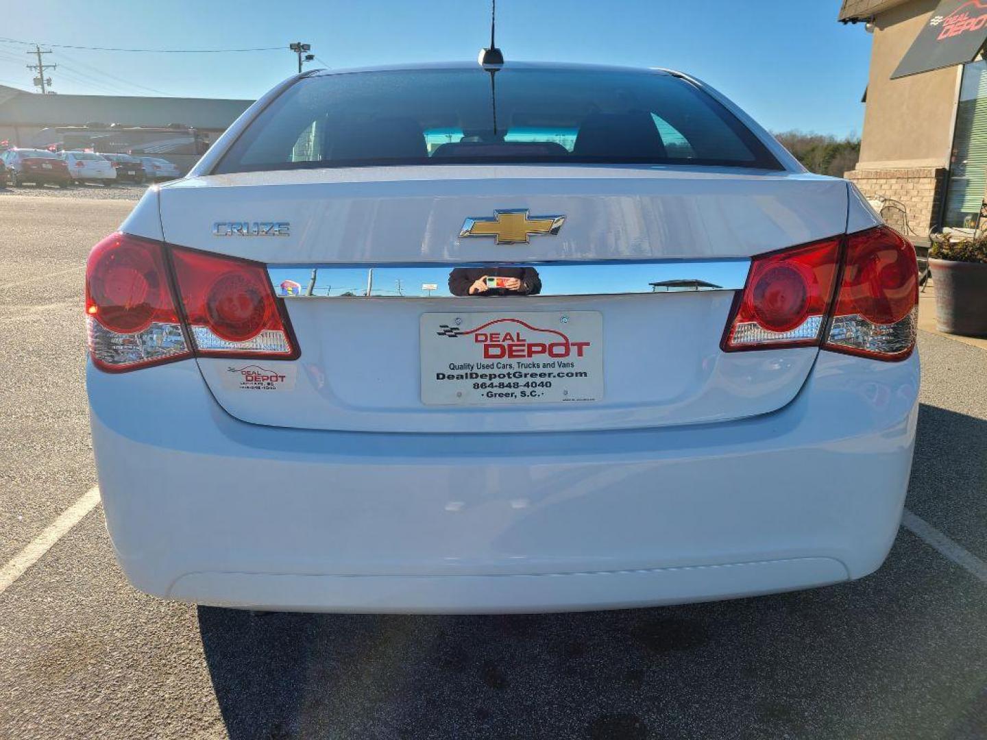 2015 WHITE CHEVROLET CRUZE LS AUTO (1G1PA5SG3F7) with an 1.8L engine, Automatic transmission, located at 13640 E Wade Hampton Blvd, Greer, SC, 29651, (864) 848-4040, 34.950825, -82.197464 - Photo#5